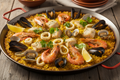 Paella valenciana con mariscos